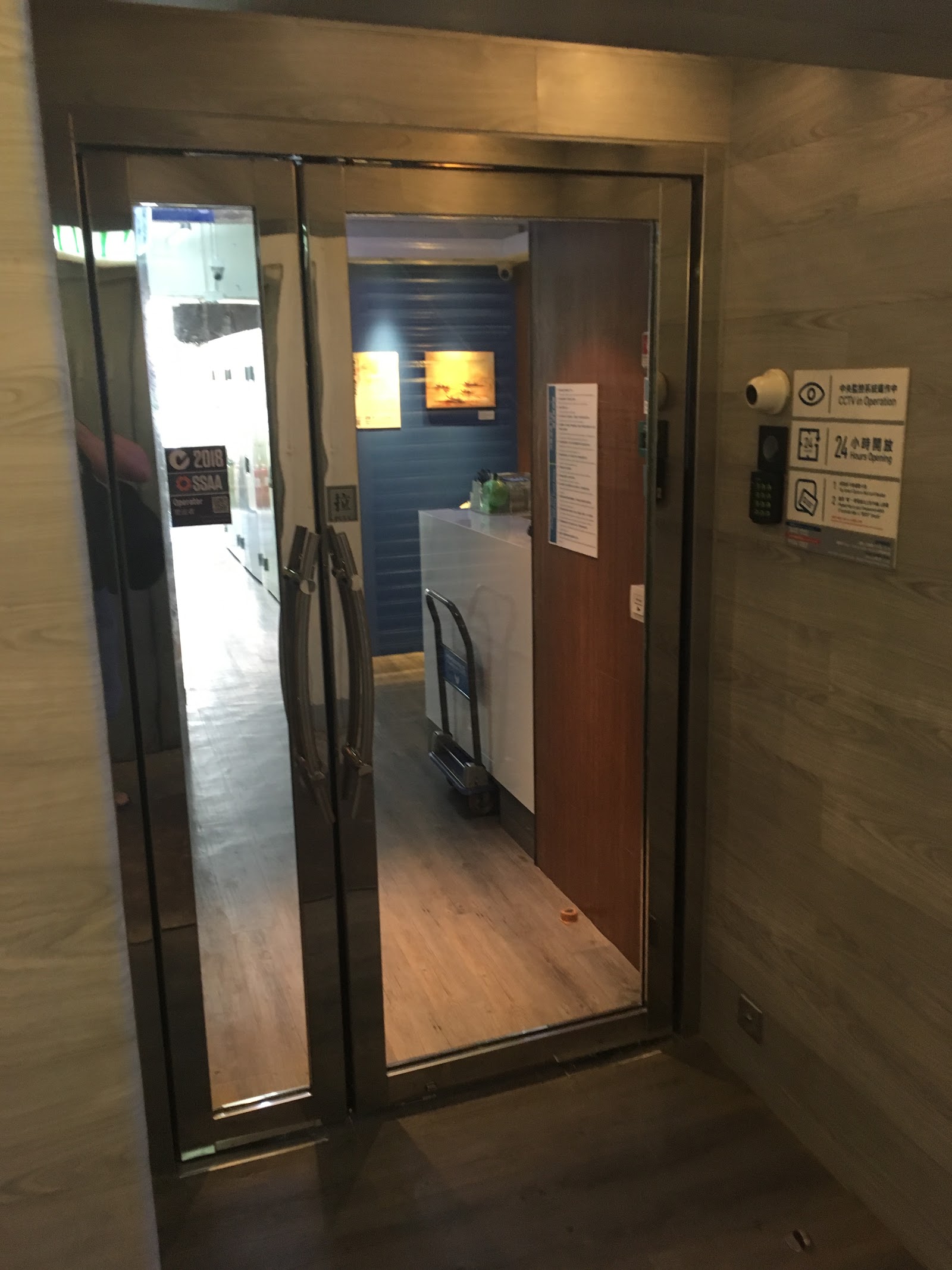HongKong Storage 迷你倉 Sai Wan, Hong Kong - 照片5