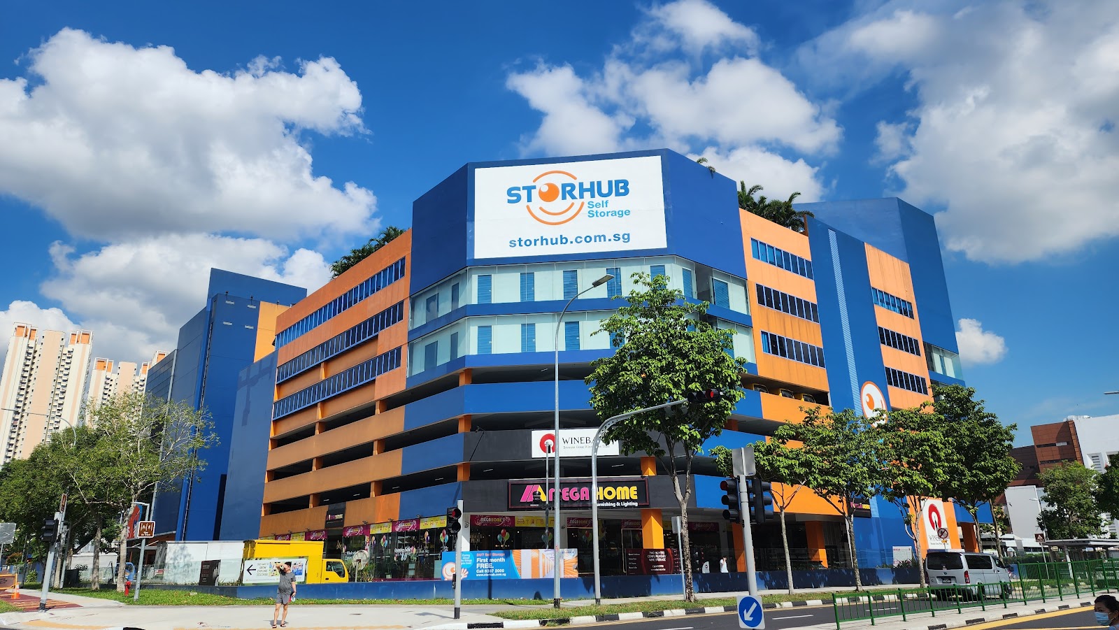 StorHub facility in Toa Payoh, Singapore - Exterior 3