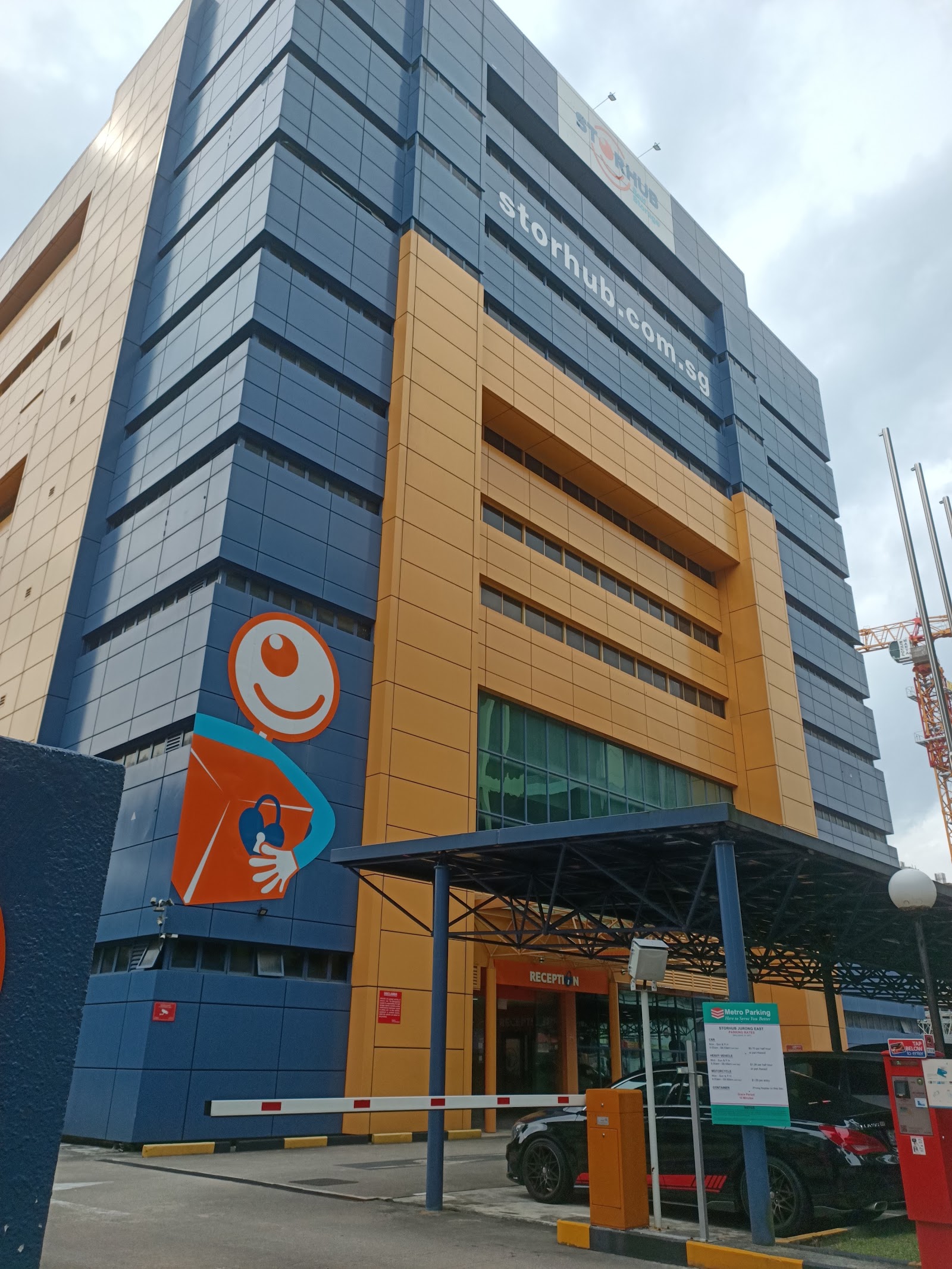 StorHub facility in Jurong East, Singapore - Exterior 2