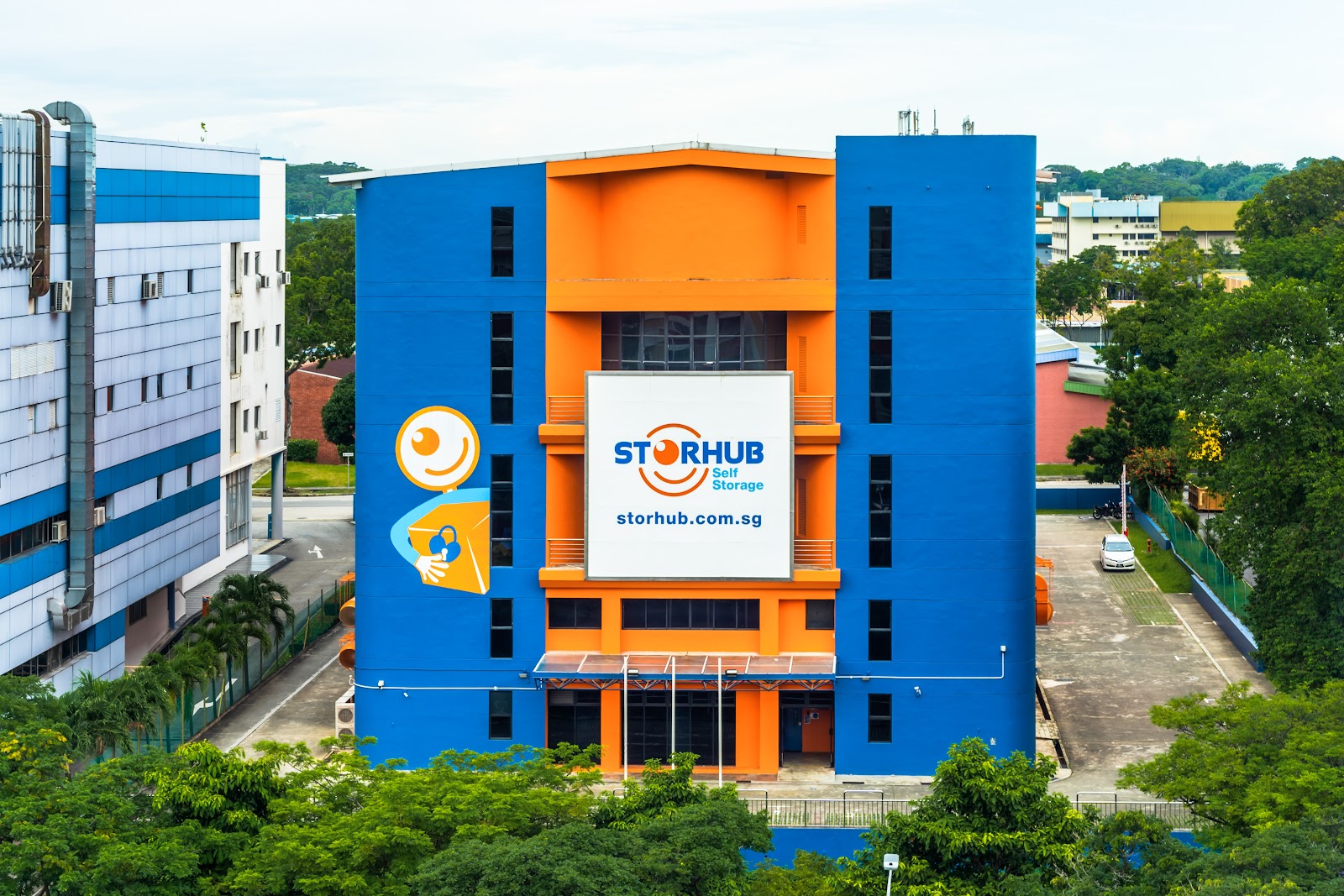 StorHub facility in Hougang, Singapore - Exterior 2