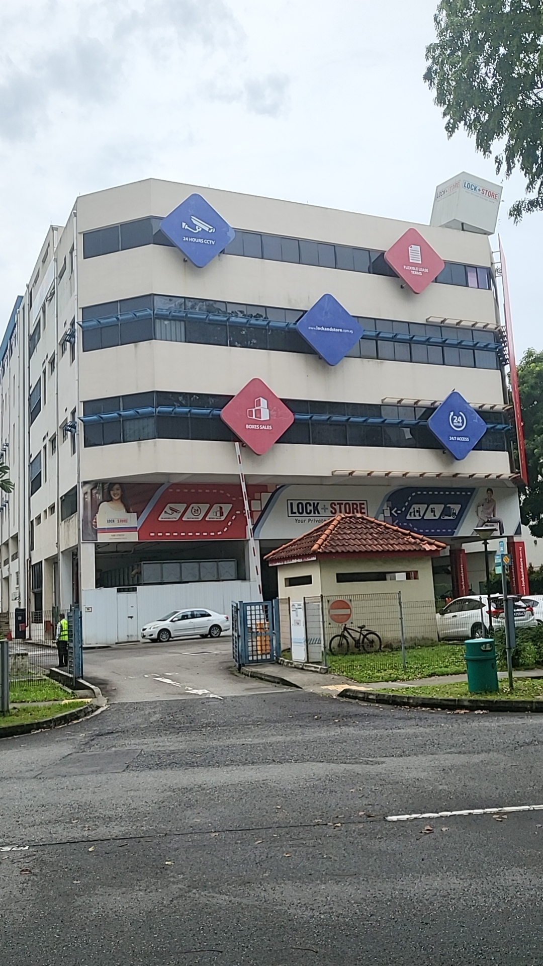 Lock+Store facility in Ayer Rajah, Singapore - Exterior 2