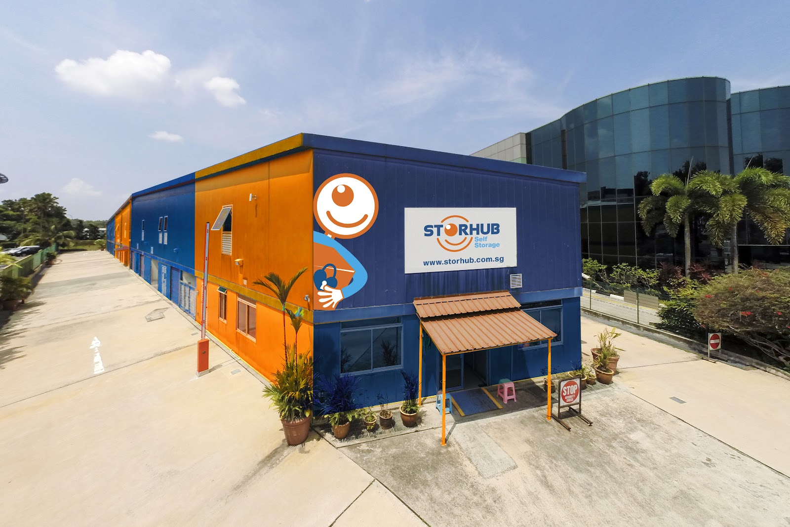 StorHub facility in Changi, Singapore - Exterior 1