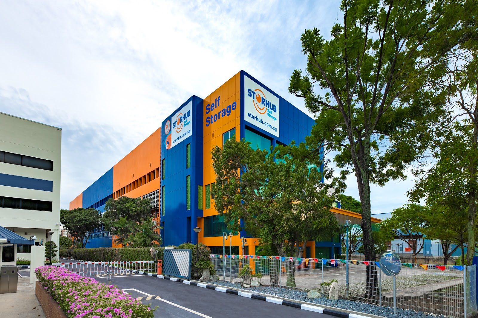 StorHub facility in Yishun, Singapore - Exterior 1