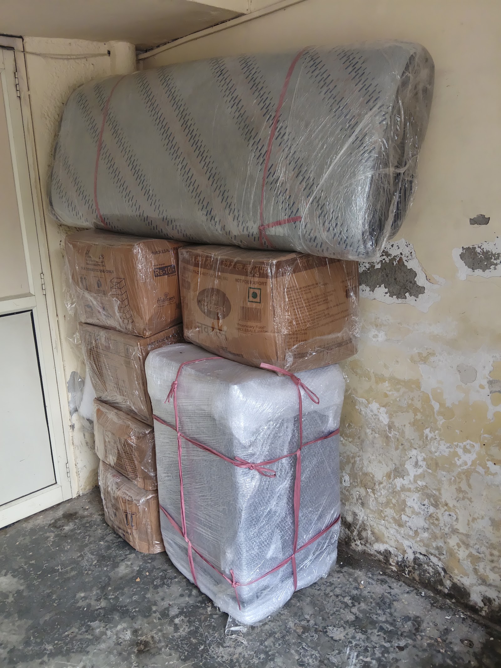Home Goods Storage facility in Sector 5, Noida - Exterior 2