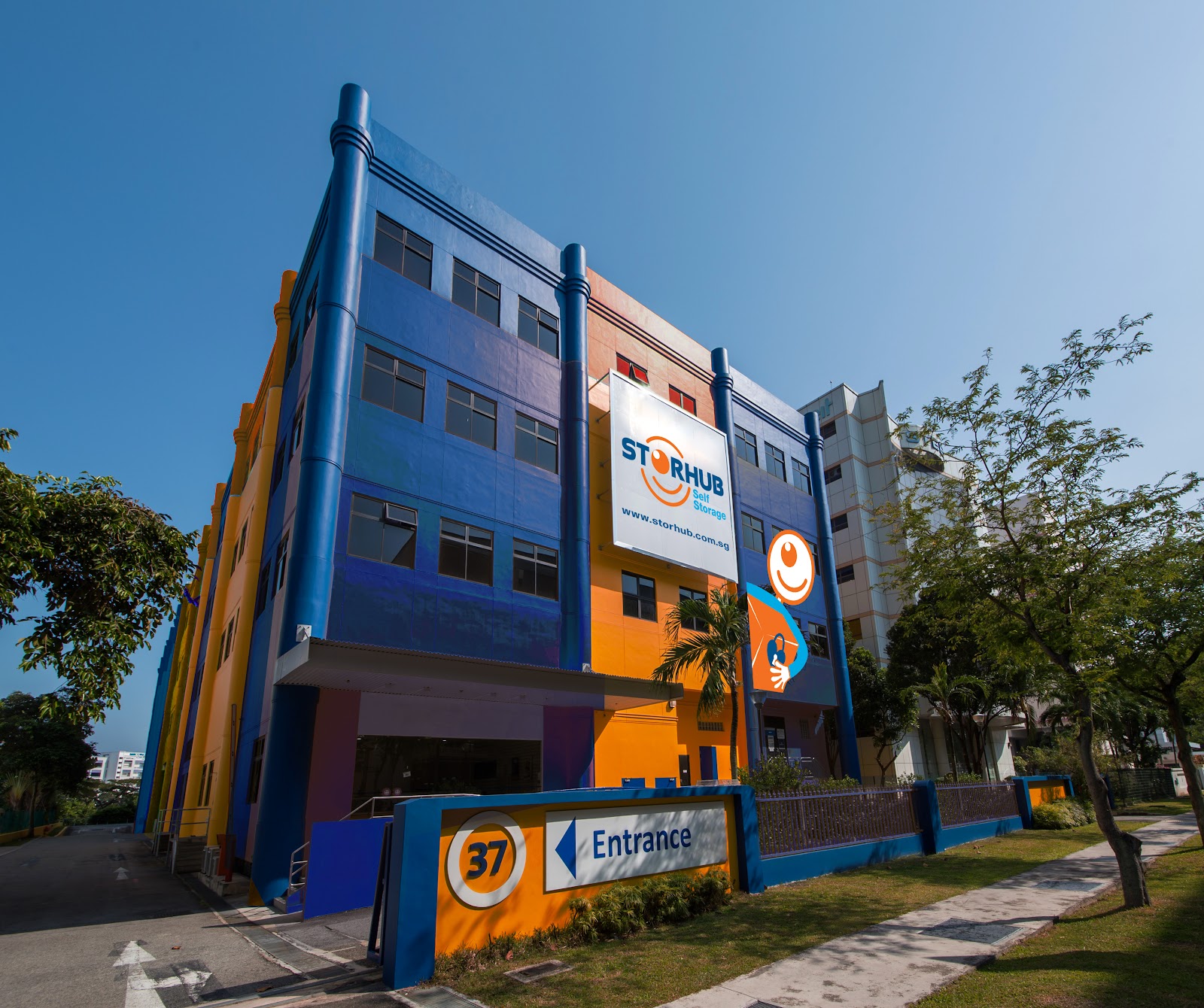 StorHub facility in Tampines, Singapore - Exterior 1