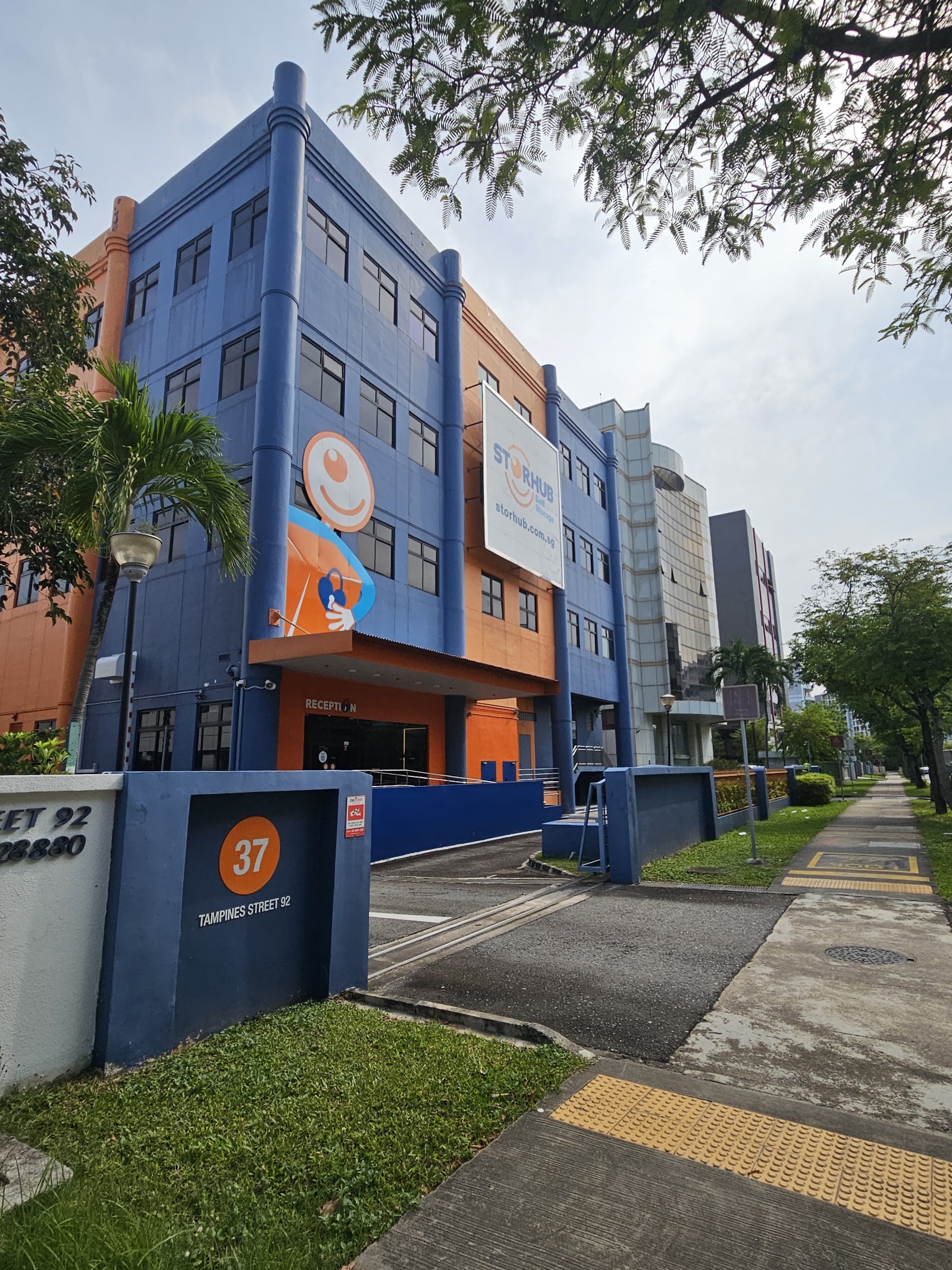 StorHub facility in Tampines, Singapore - Exterior 2