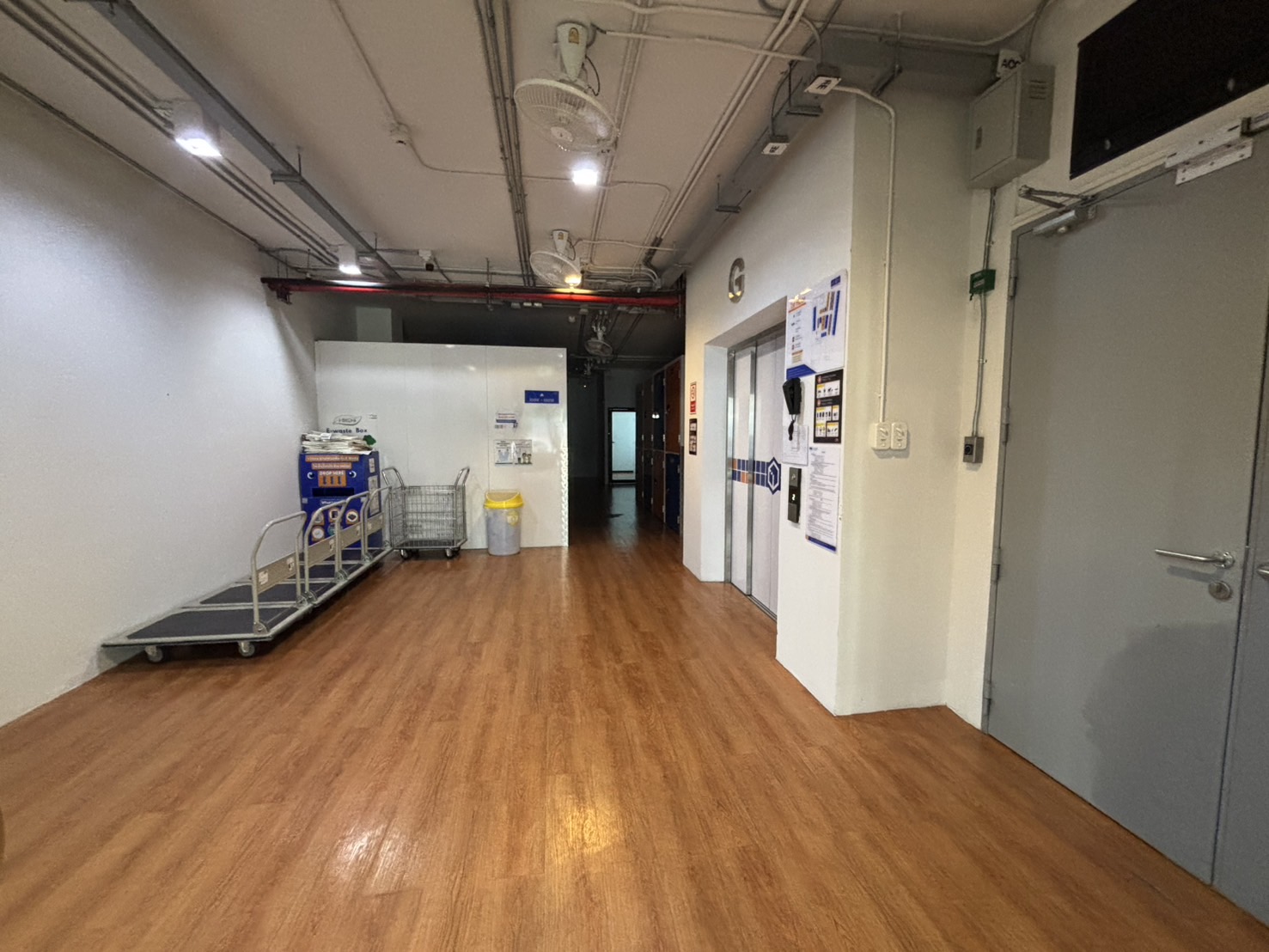 i-Store ห้องเก็บของ Sathorn, Bangkok - ภาพที่2