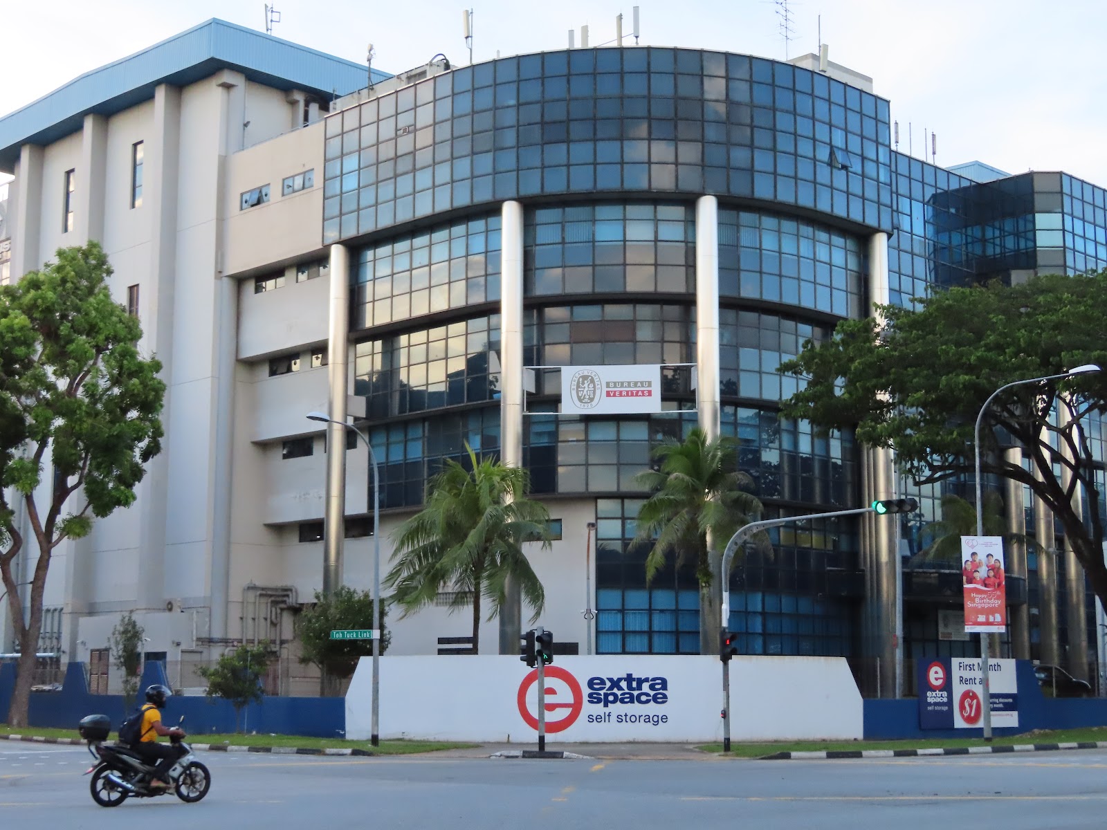 Extra Space Asia facility in Clementi, Singapore - Exterior 4