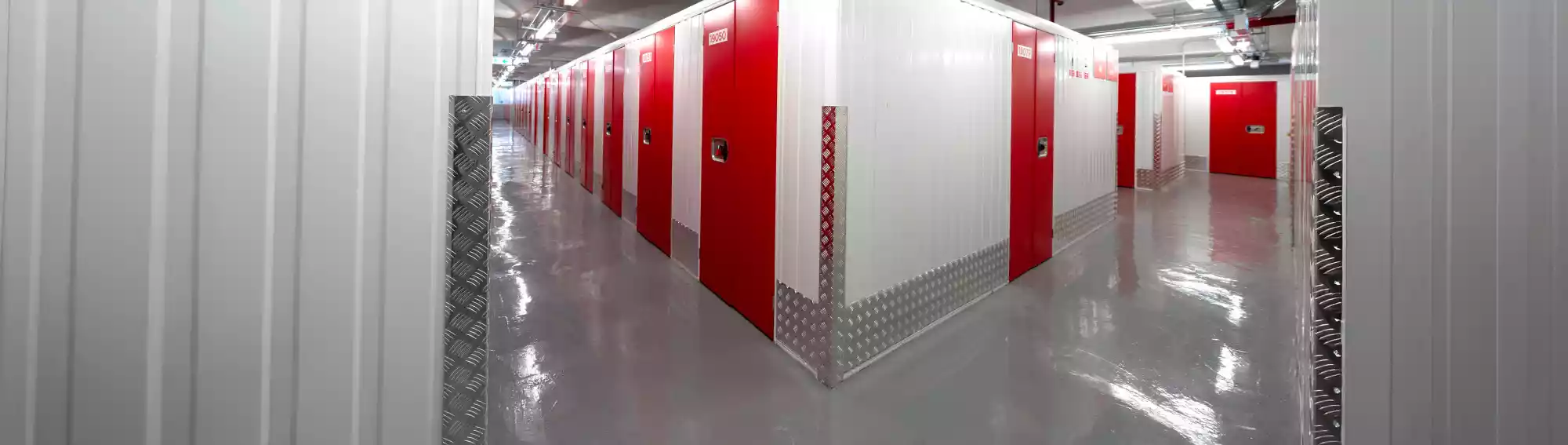 RedBox Mini Storage Tsuen Wan - Storage unit corridor