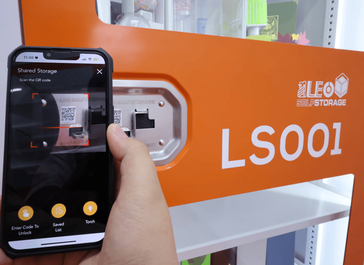 LEO Self Storage smart QR code lock access