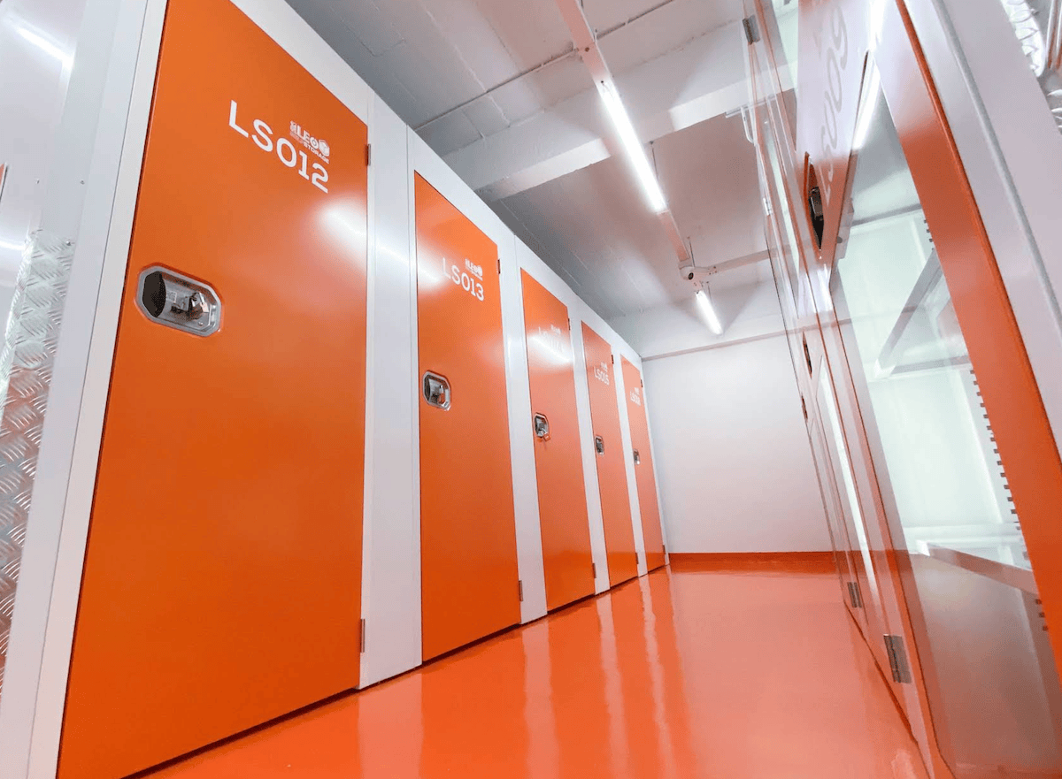 LEO Self Storage Chinatown clean interior hallway